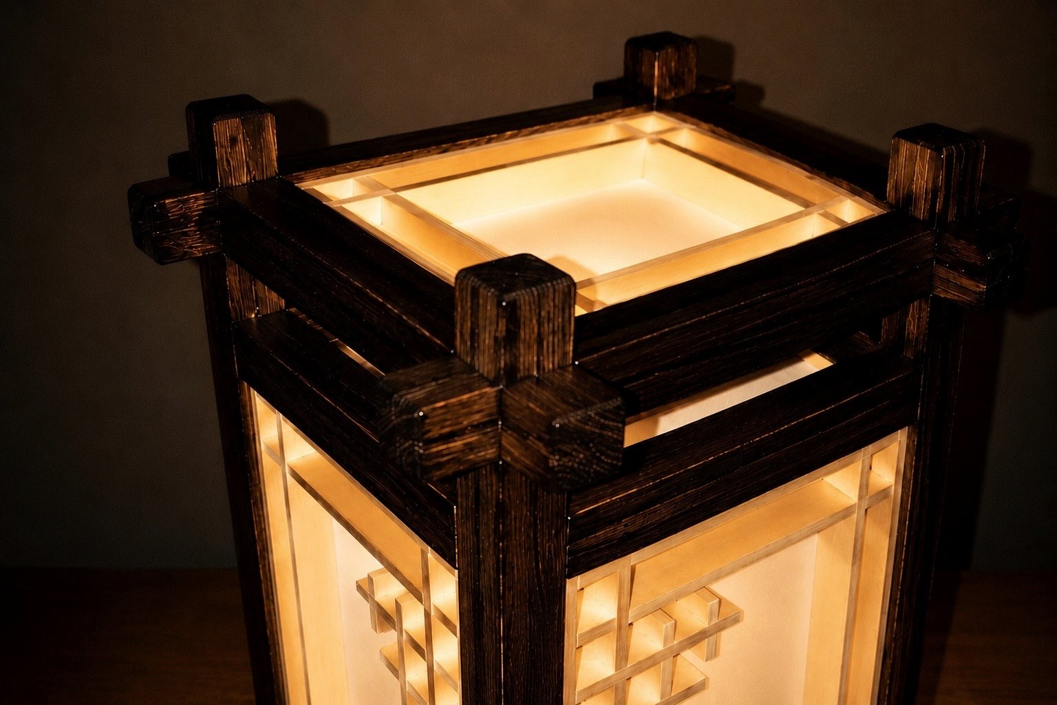 Detail — top corner joint